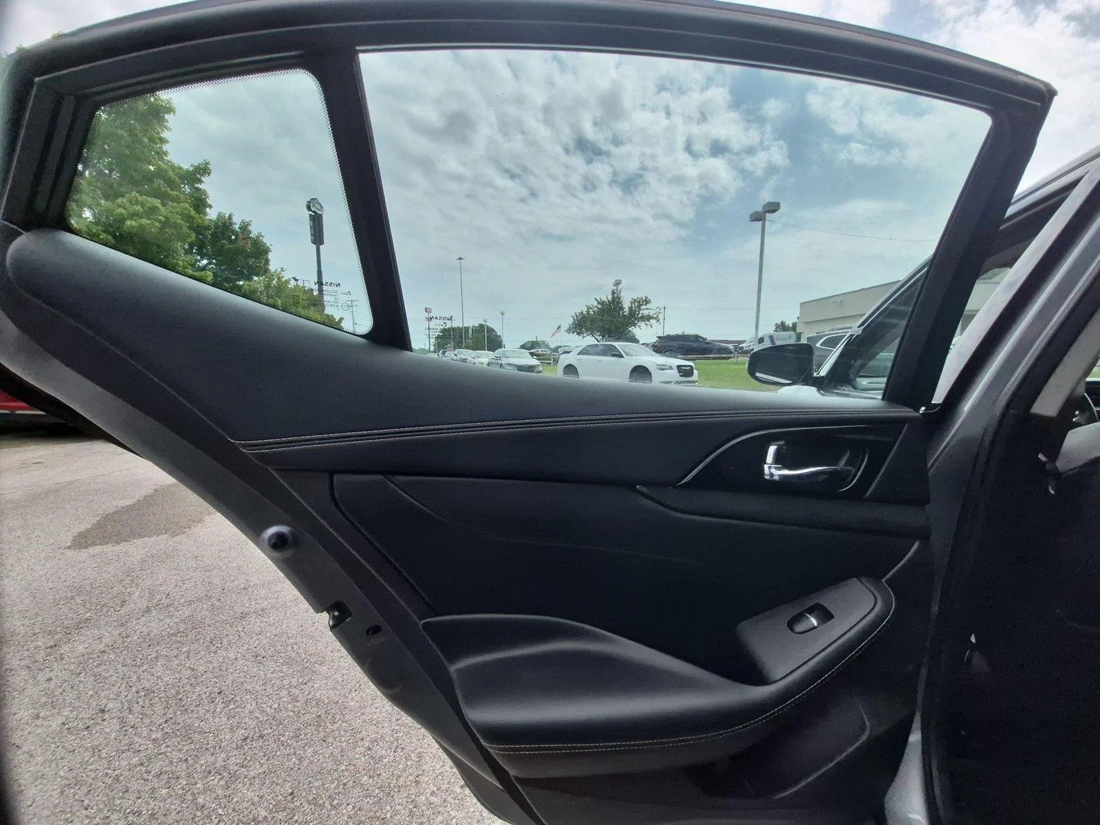 Used 2023 Silver NISSAN  image 32