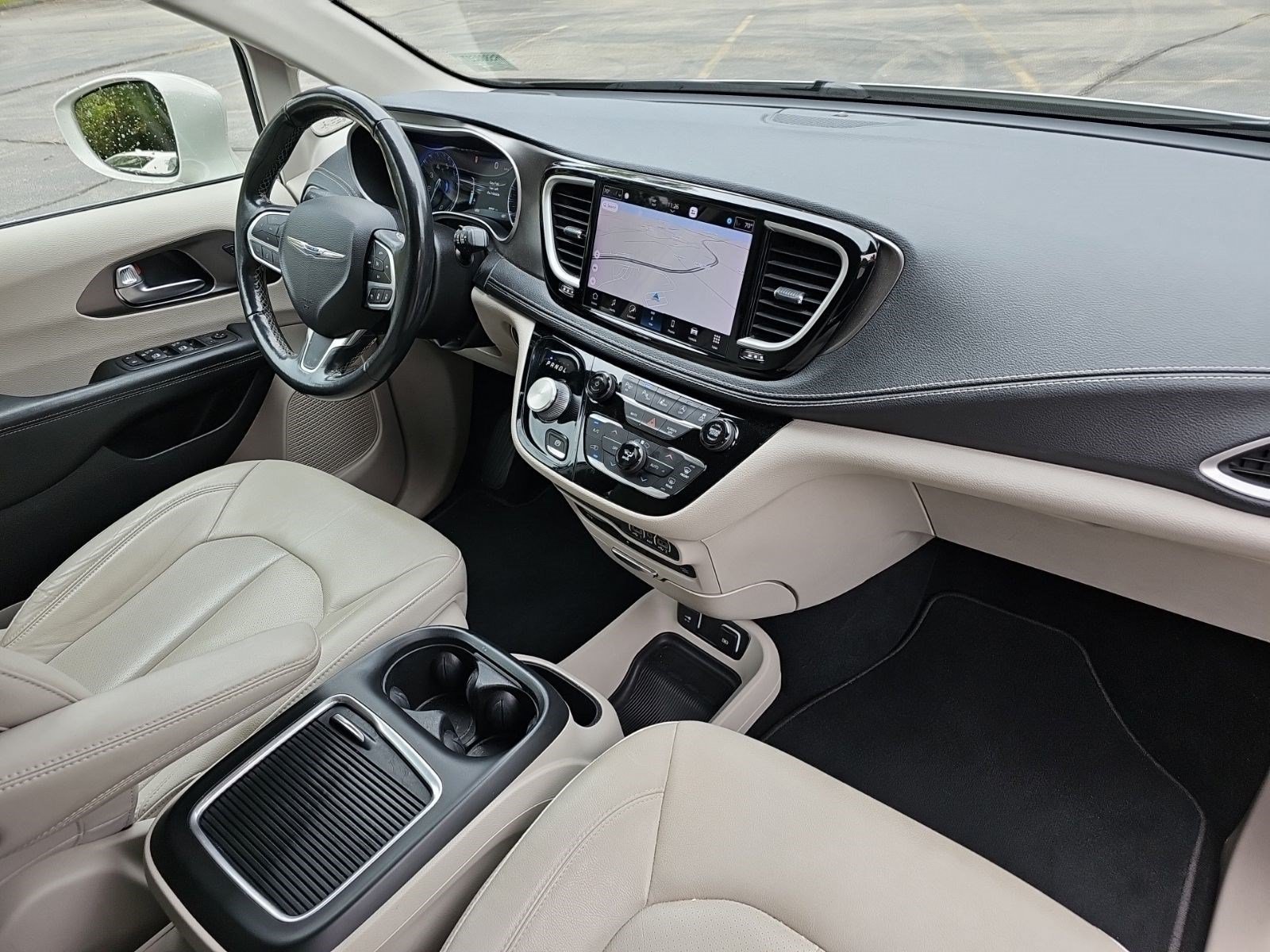 Used 2021 Luxury White Pearlcoat Chrysler Touring L image 13