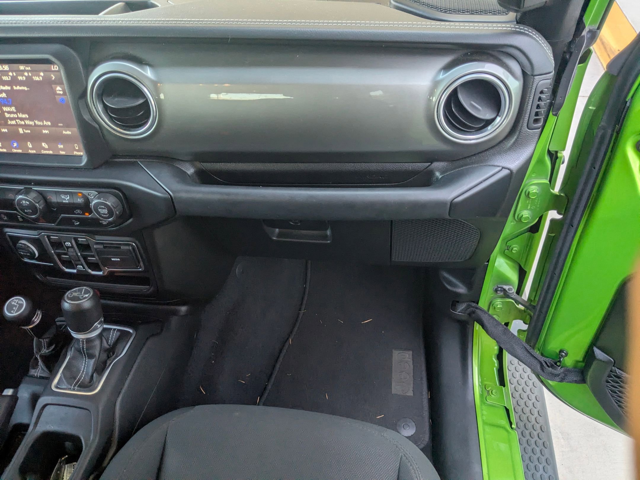 Certified Used 2019 Mojito! Clearcoat Jeep Sahara image 24