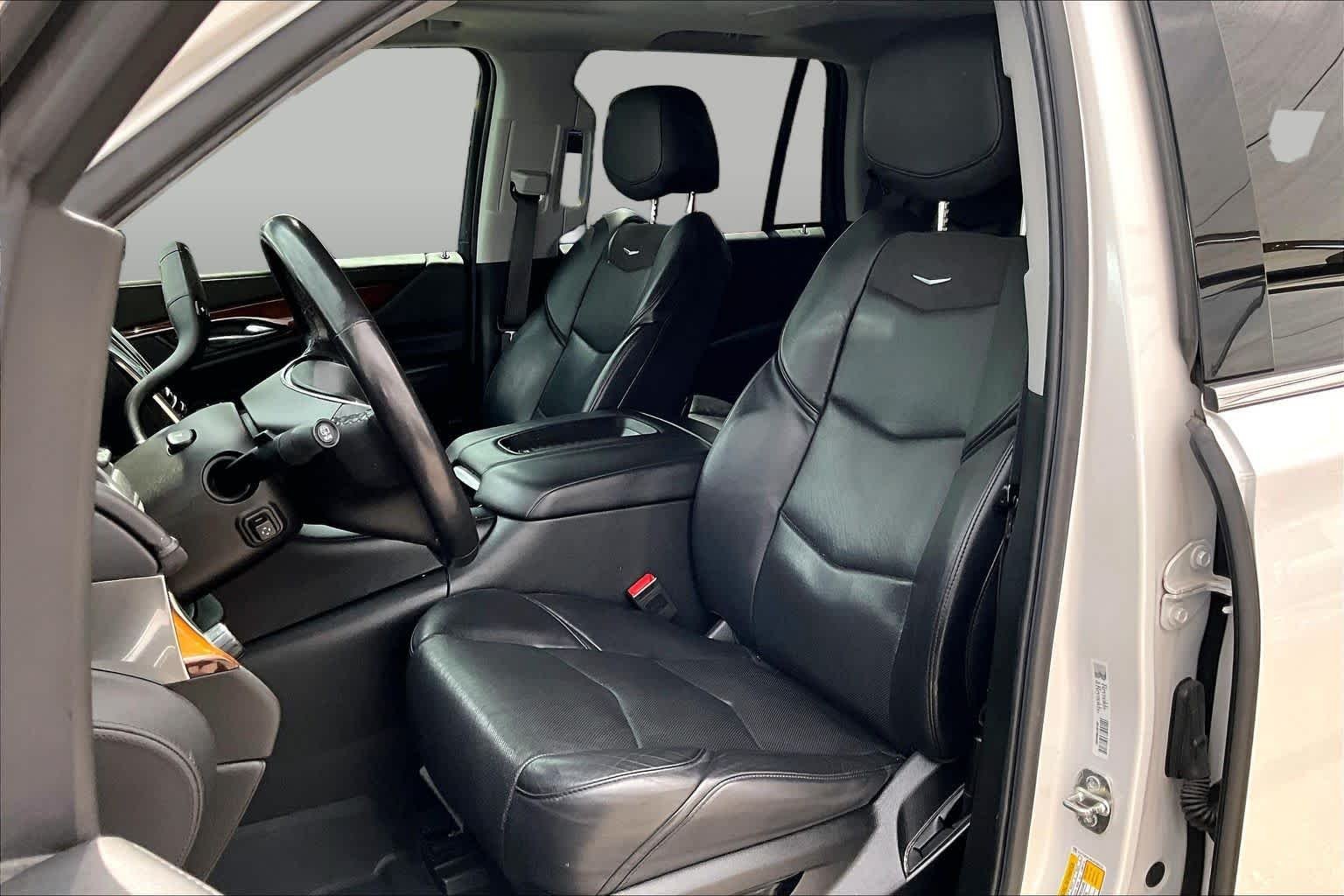Used 2020 Crystal White Tricoat Cadillac Premium Luxury image 8