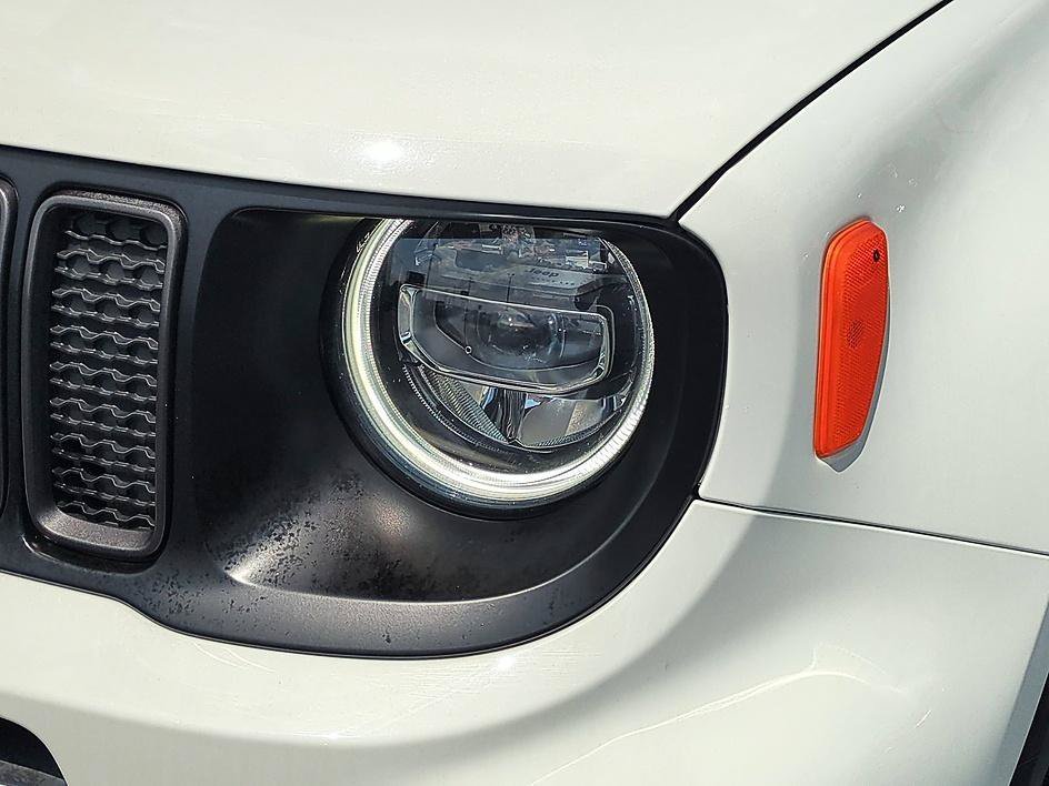 Used 2020 Alpine White Clearcoat Jeep High Altitude image 10