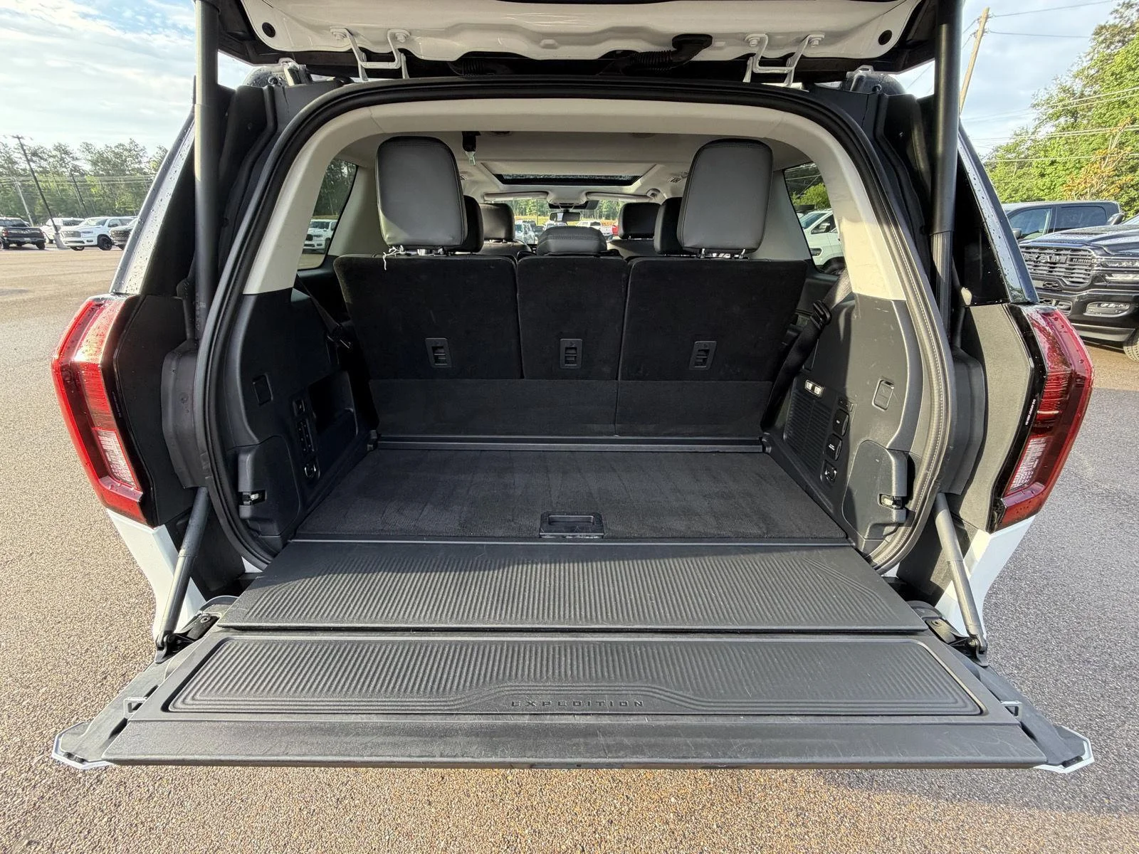 Used 2025 Oxford White Ford Active image 20