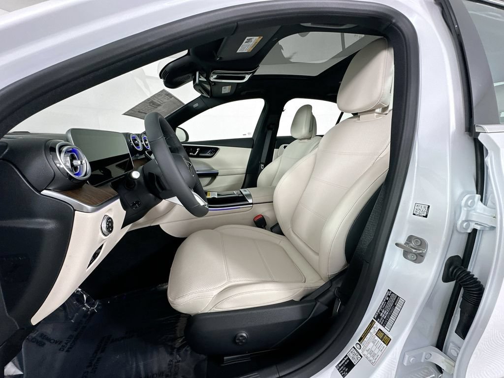 New 2026 MANUFAKTUR Moonlight White Metallic Mercedes-Benz C 300 image 56