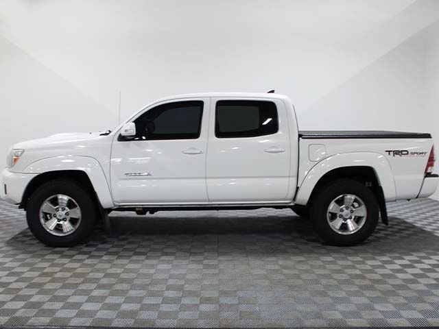Used 2015 Super White Toyota  image 3