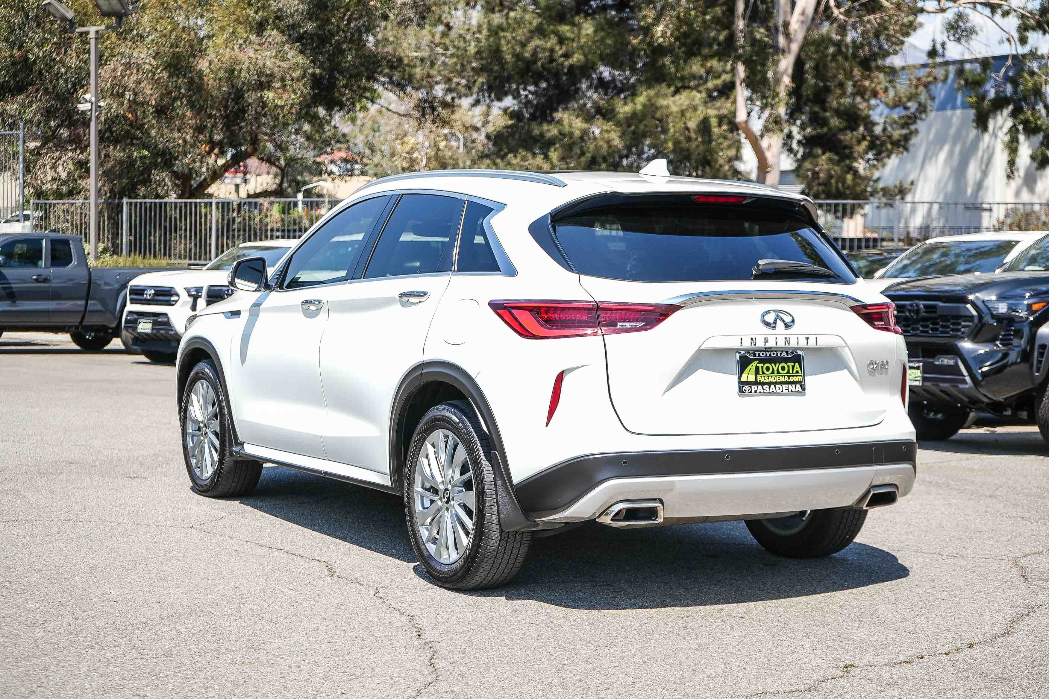 Used 2024 RADIANT WHITE INFINITI LUXE image 8