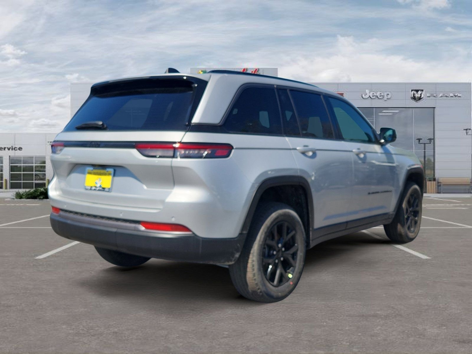 New 2026 Silver Zynith Exterior Paint Jeep Altitude image 5