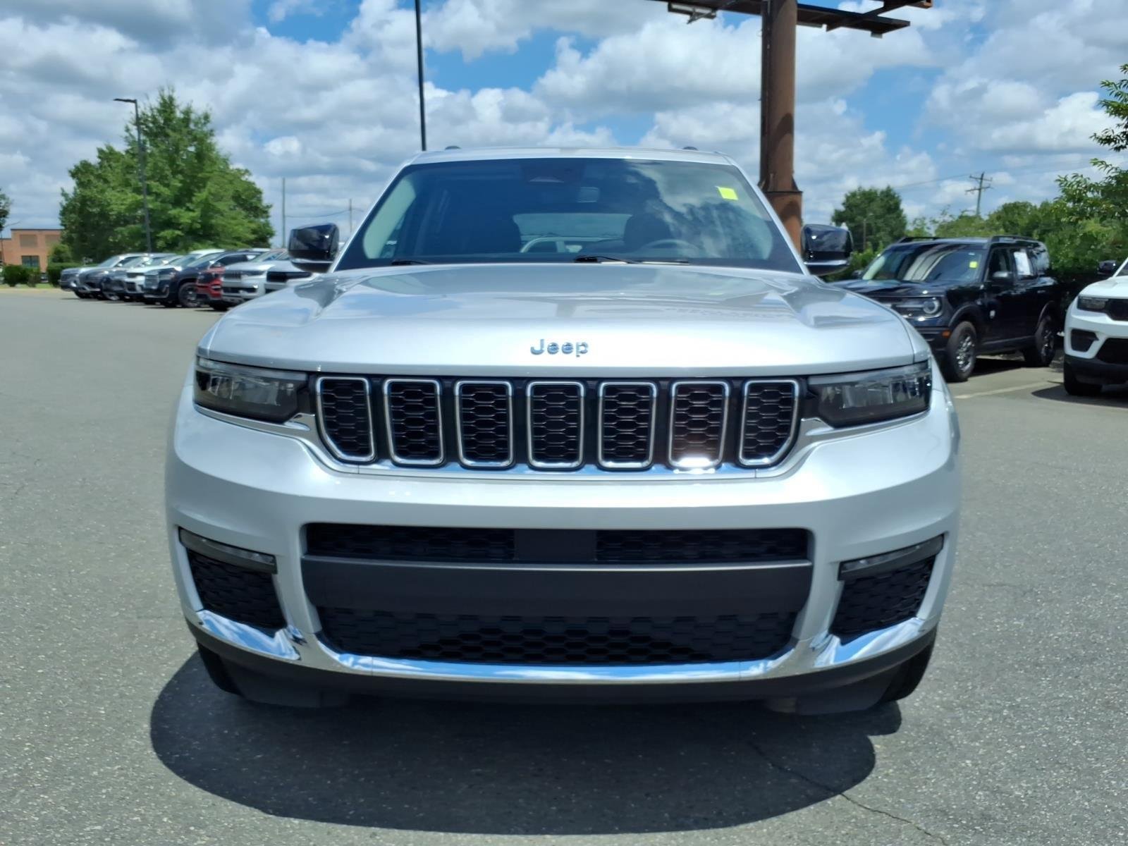 Used 2023 Silver Zynith Jeep Limited image 13
