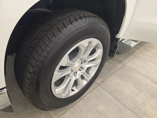Used 2026 Summit White Chevrolet LTZ image 40
