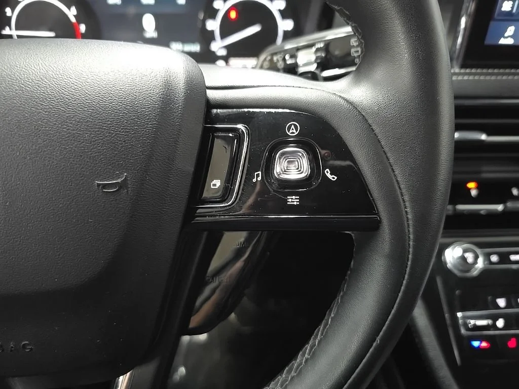 Used 2022 Radiance Metallic Lincoln Standard image 25