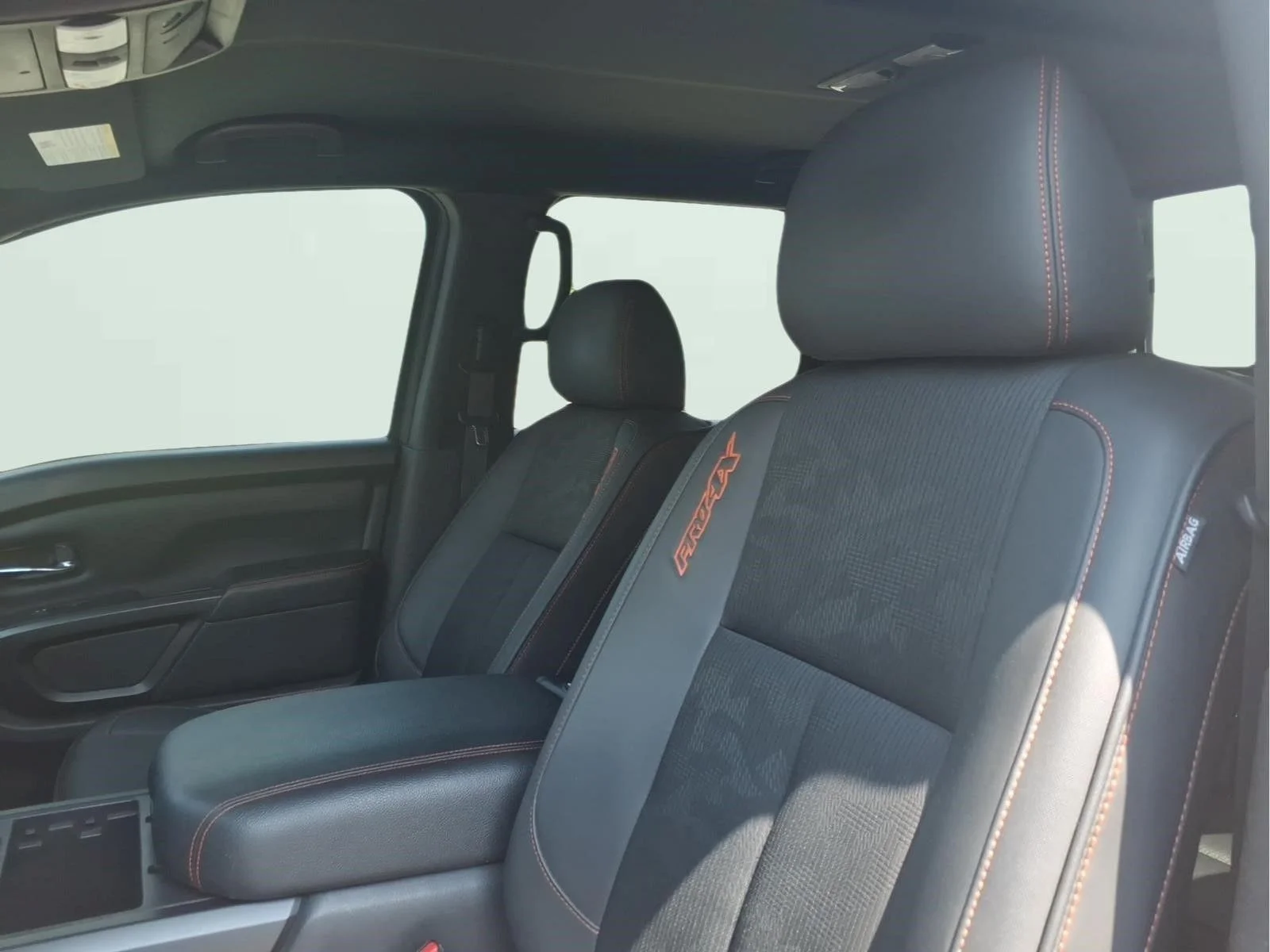 2022 Nissan Titan PRO-4X - Photo 17
