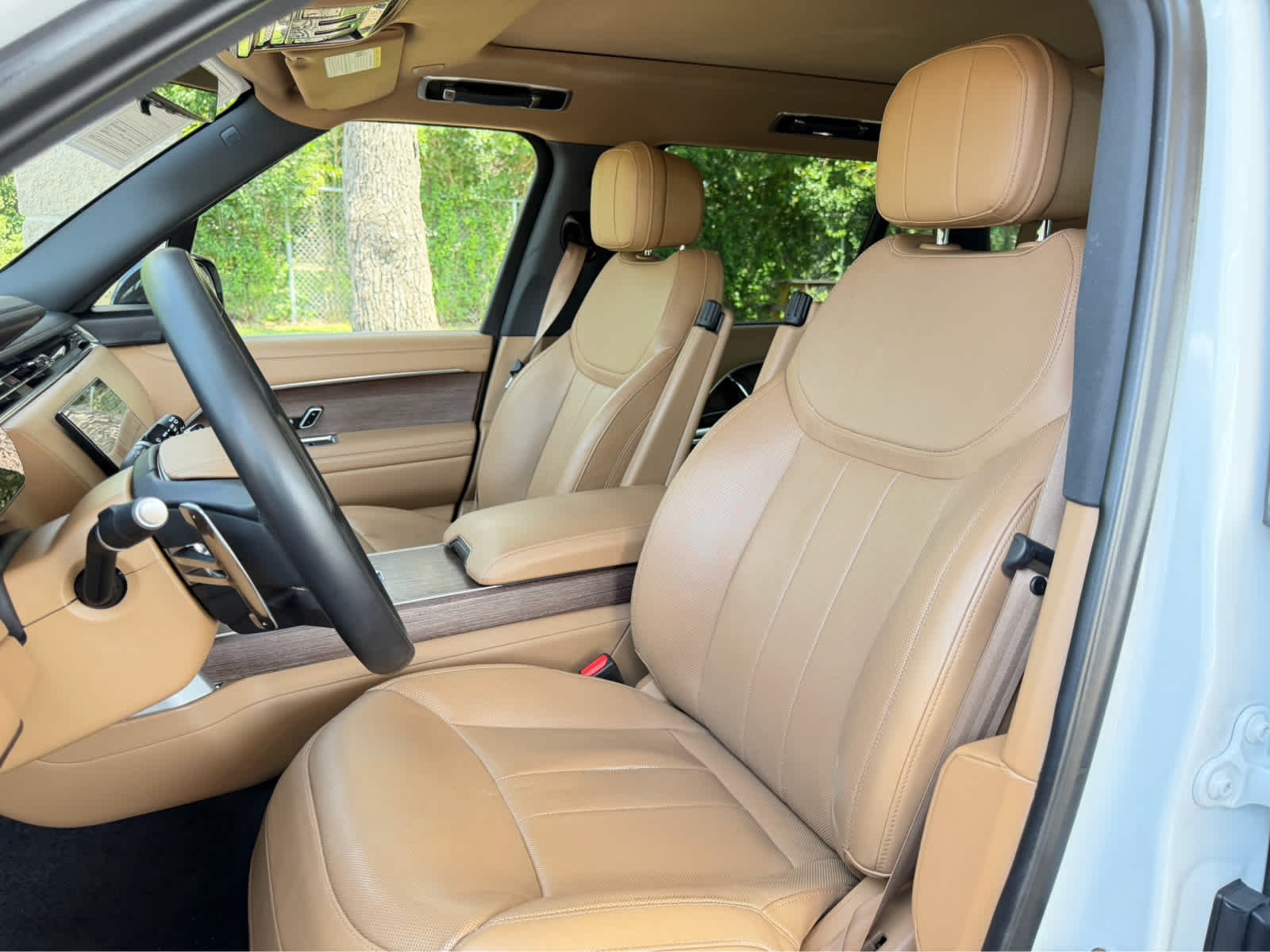 Used 2023 Fuji White Land Rover SE image 12