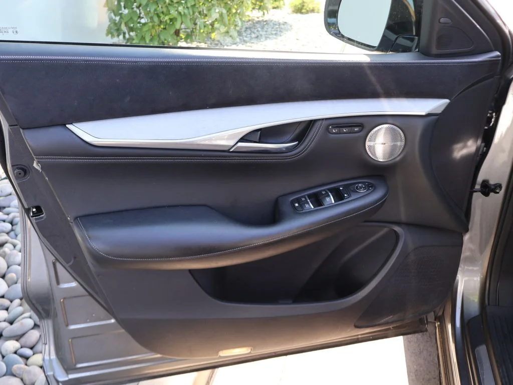 Used 2019 Gray INFINITI ESSENTIAL image 18