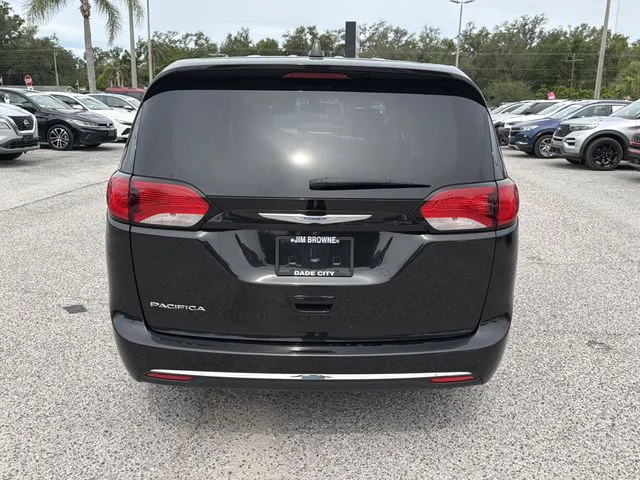 Used 2018 Black Chrysler Touring Plus image 5