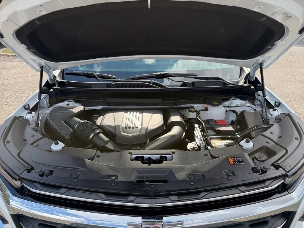 New 2027 Summit White Chevrolet LT image 20