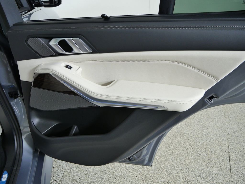 New 2026 Skyscraper Grey Metallic BMW xDrive50e image 24