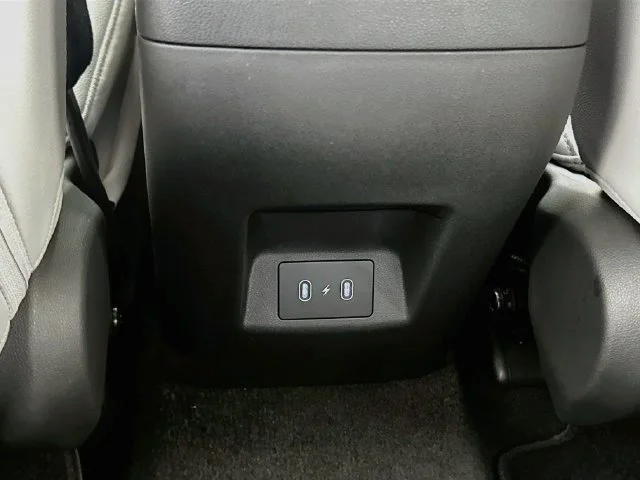 New 2027 White Hyundai SE image 13