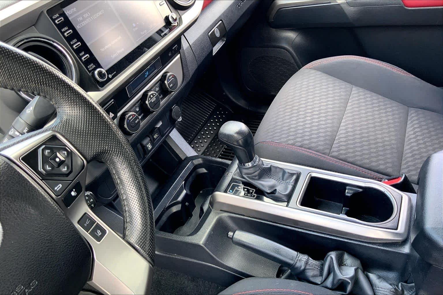 Used 2022 White Toyota SR5 image 16