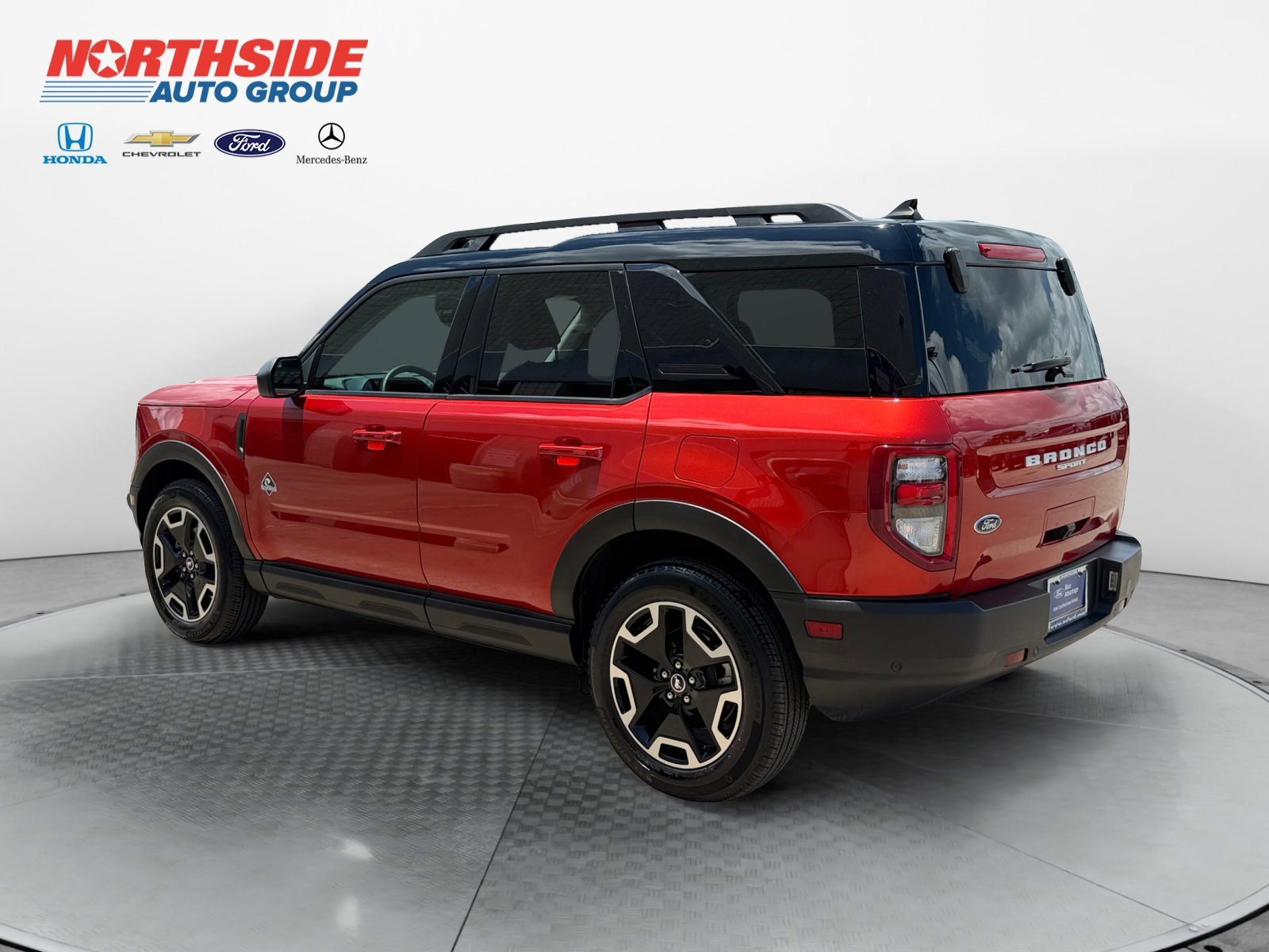 Certified Used 2024 Hot Pepper Red Metallic Tinted Clearcoat Ford Outer Banks image 5