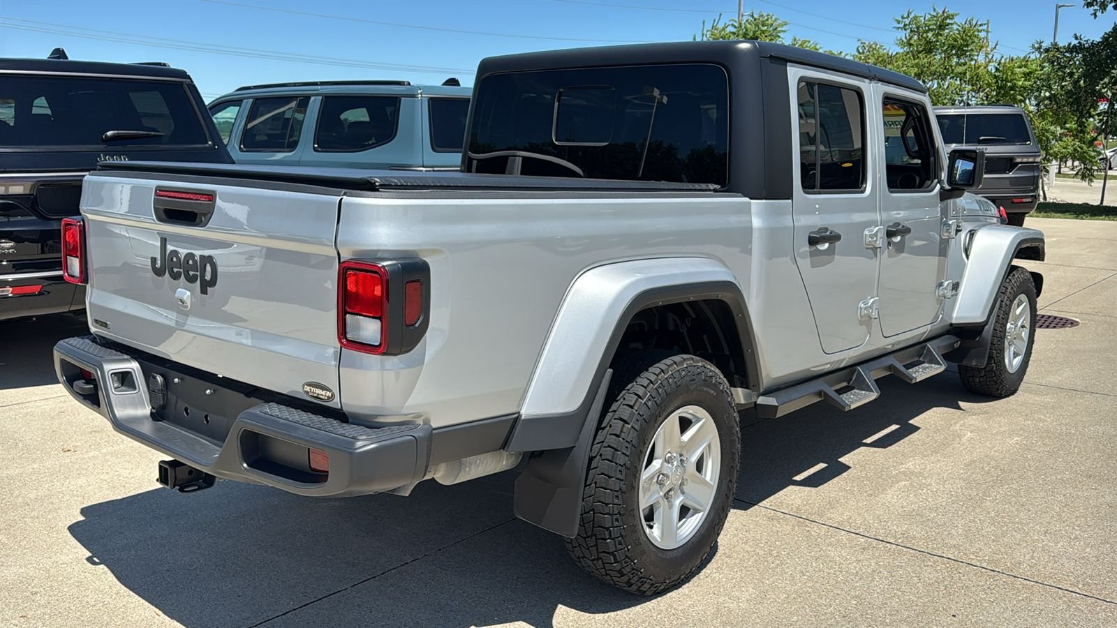 Certified Used 2022 Silver Jeep Sport image 16