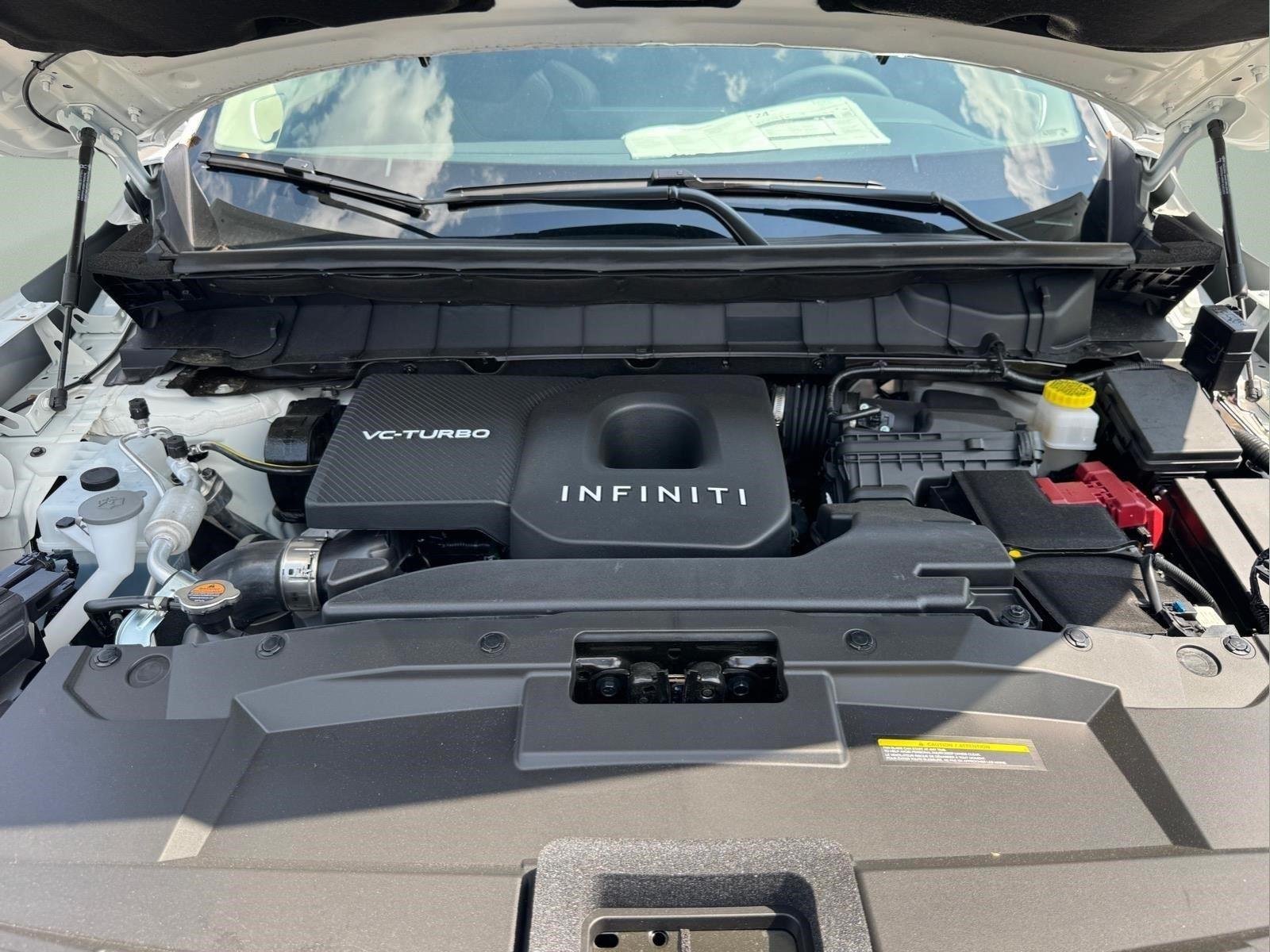 New 2027 Radiant White INFINITI Luxe AWD image 11