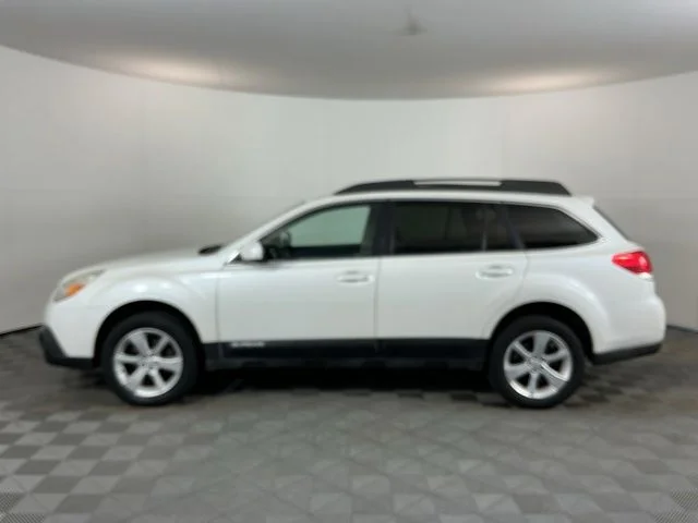 Used 2013 White Subaru 2.5i Premium image 8