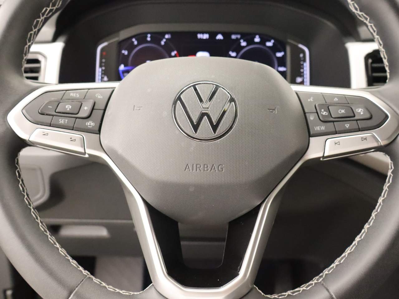 Used 2022 Pure White Volkswagen SE 4Motion image 12