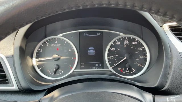Used 2016 Silver Nissan SV image 13