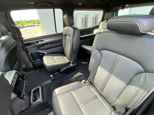 New 2026 High Gloss Black Exterior Paint Jeep Limited Altitude image 13