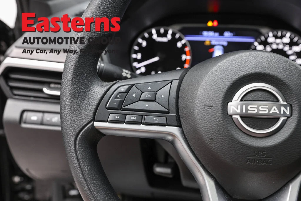 Used 2025 Black Nissan 2.5 SV image 15