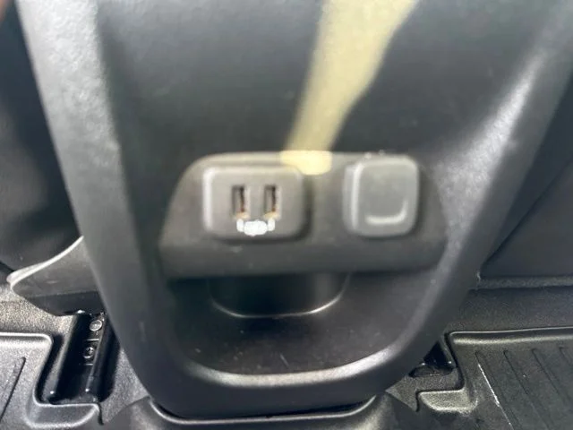 Used 2021 White GMC AT4 w/Leather image 27