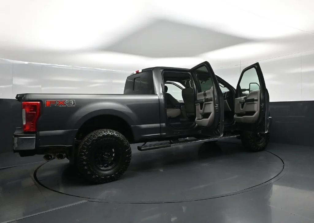 Used 2019 Gray Ford XLT image 5
