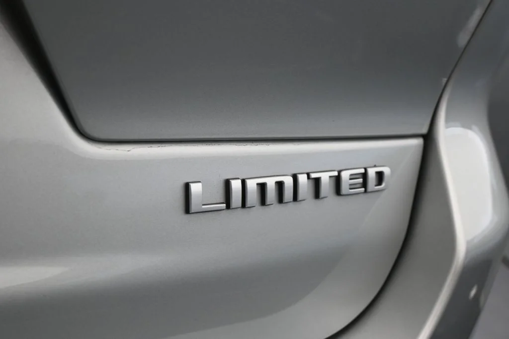 Used 2025 Silver Zynith Jeep Limited image 36