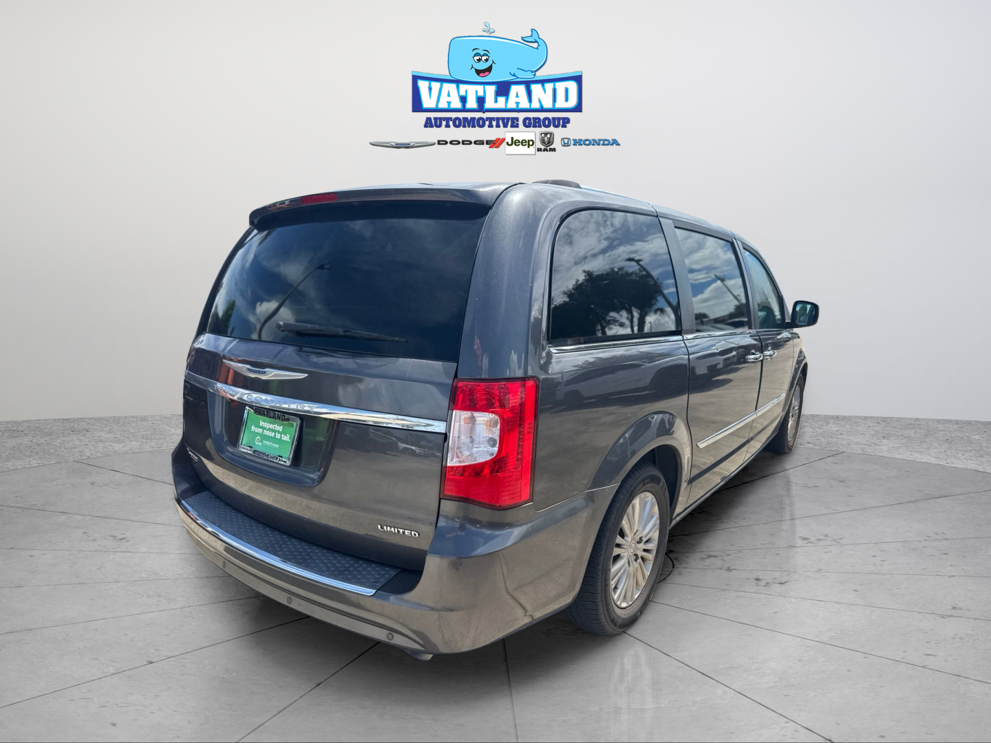 Used 2016 Gray Chrysler Limited image 5