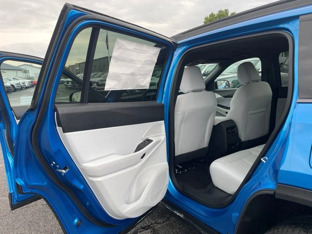 New 2026 Hydro Blue Pearlcoat Jeep Laredo image 28