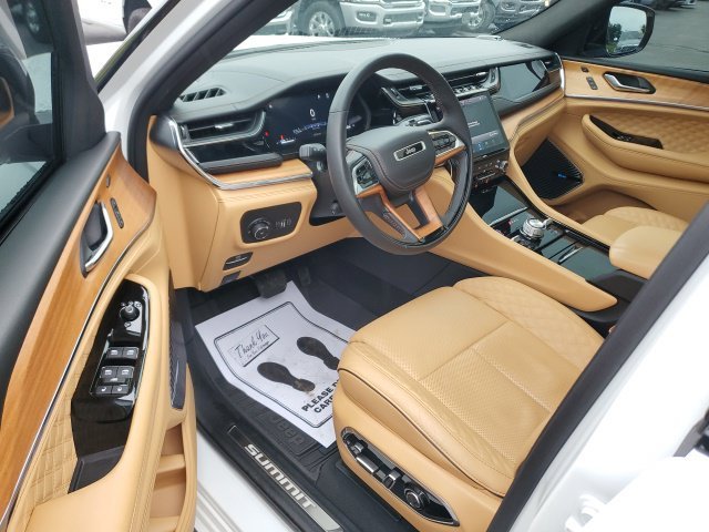 Used 2024 White Jeep Summit Reserve image 12
