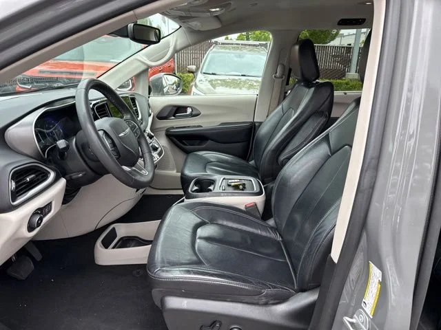 Used 2022 Ceramic Gray Clearcoat Chrysler Touring L image 14