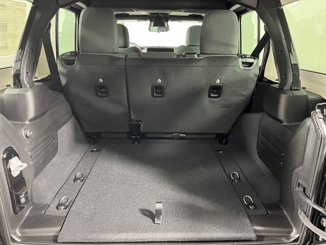 New 2026 Black Clear-Coat Exterior Paint Jeep Sahara image 9