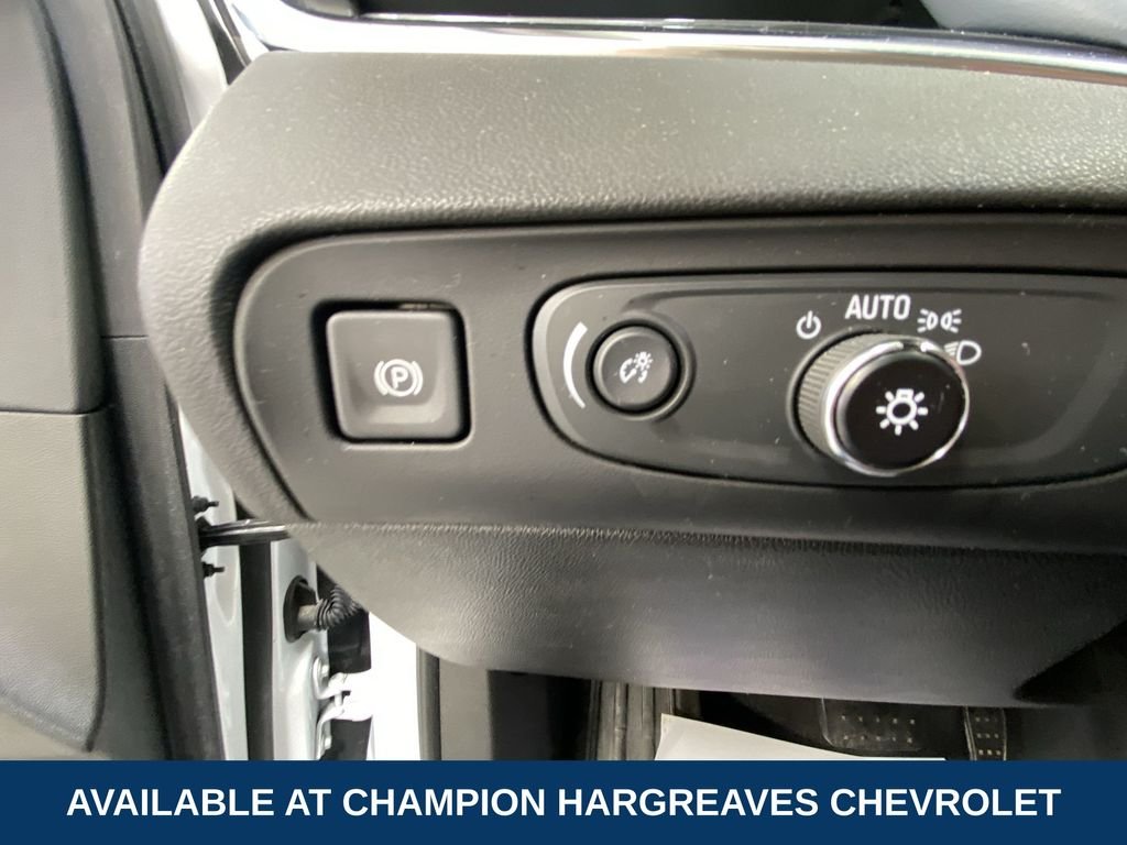 Used 2020 Summit White Buick Essence image 23