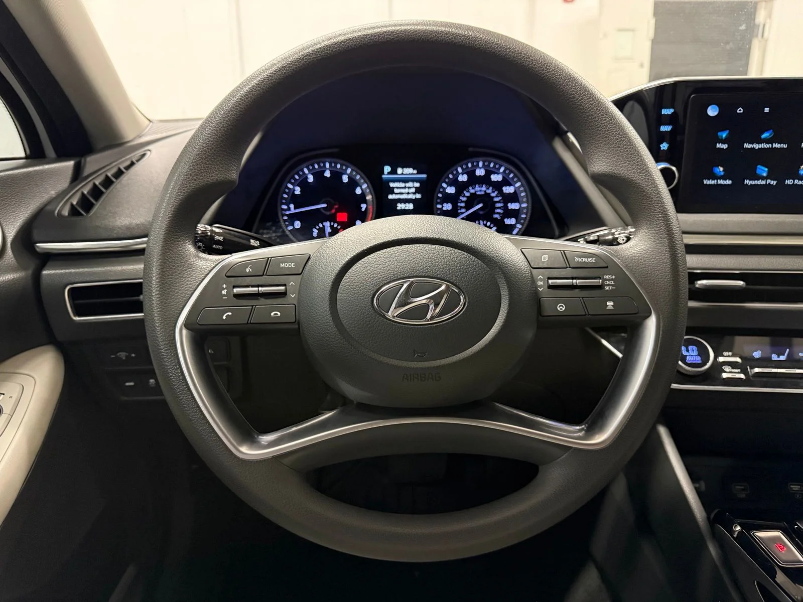 Used 2023 White Hyundai SEL image 13