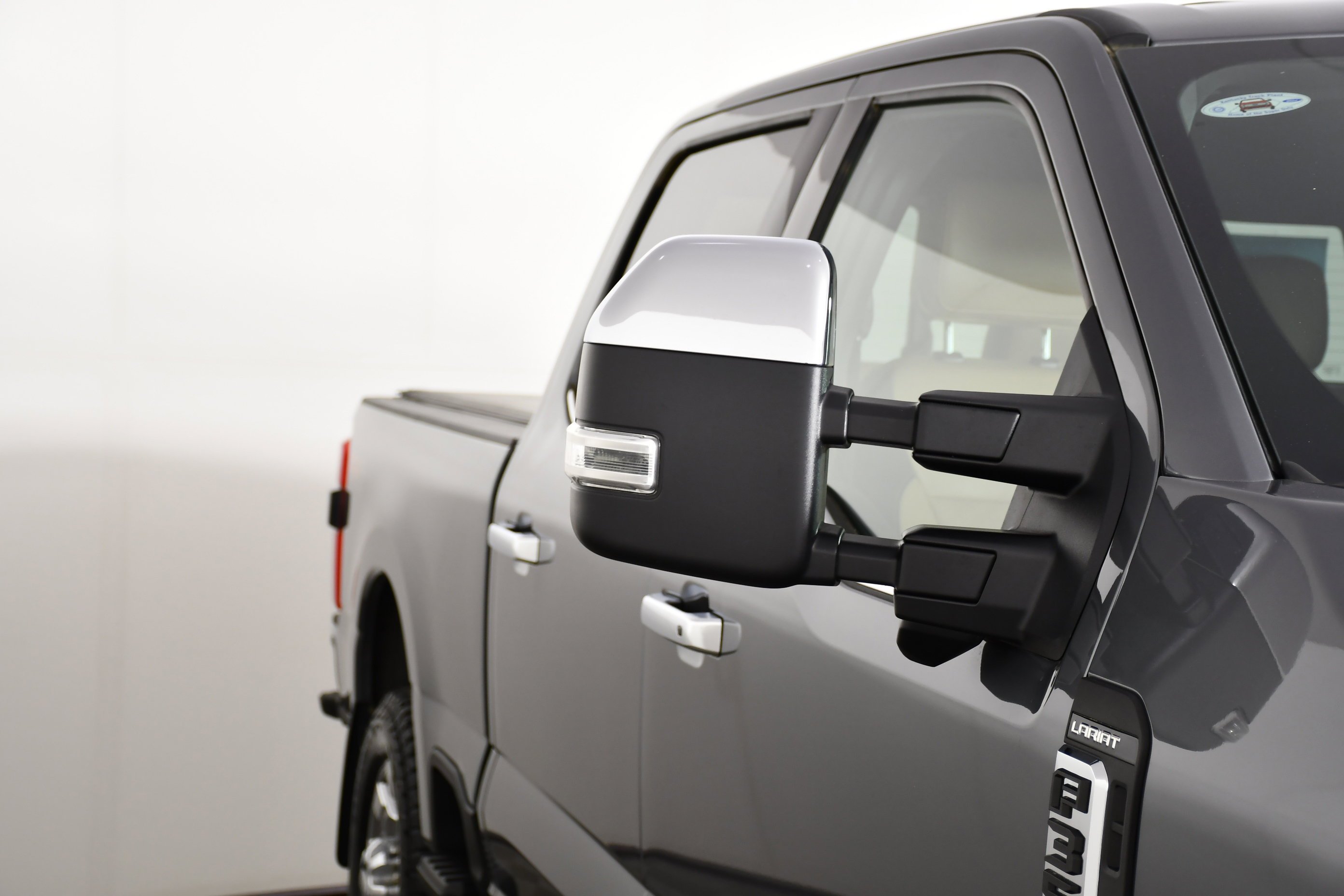 Used 2024 Gray Metallic Ford LARIAT image 14