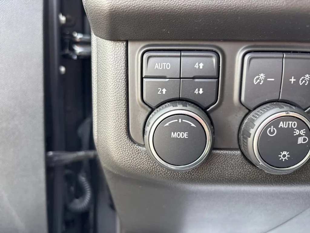 Used 2024 Black Chevrolet High Country image 27