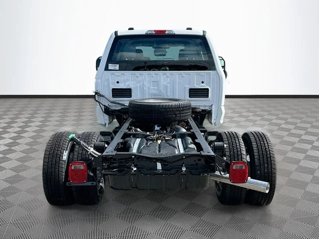 New 2026 Oxford White Ford XL image 5