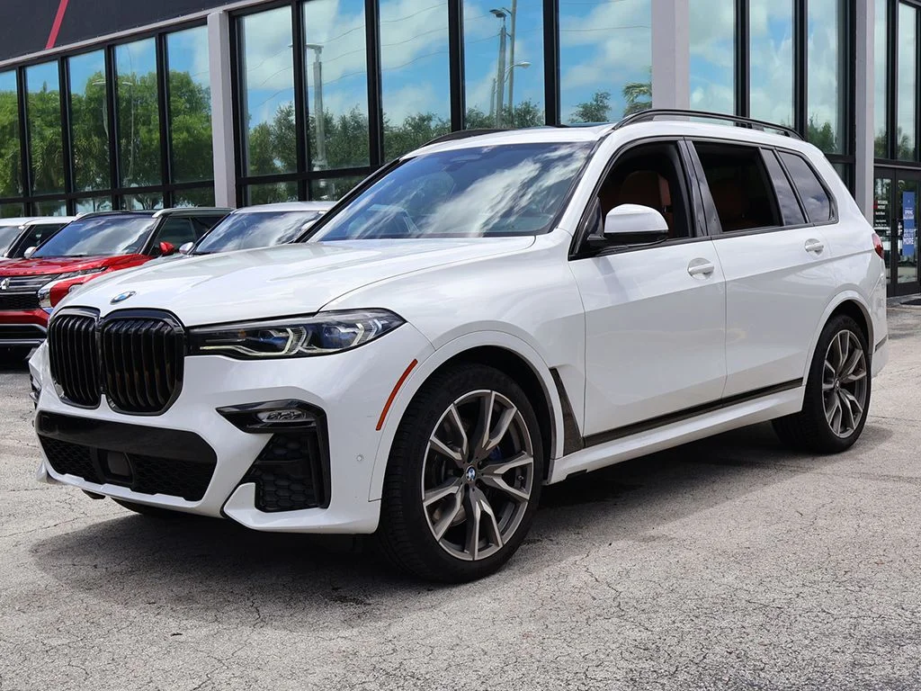 Used 2021 White BMW M50i image 14