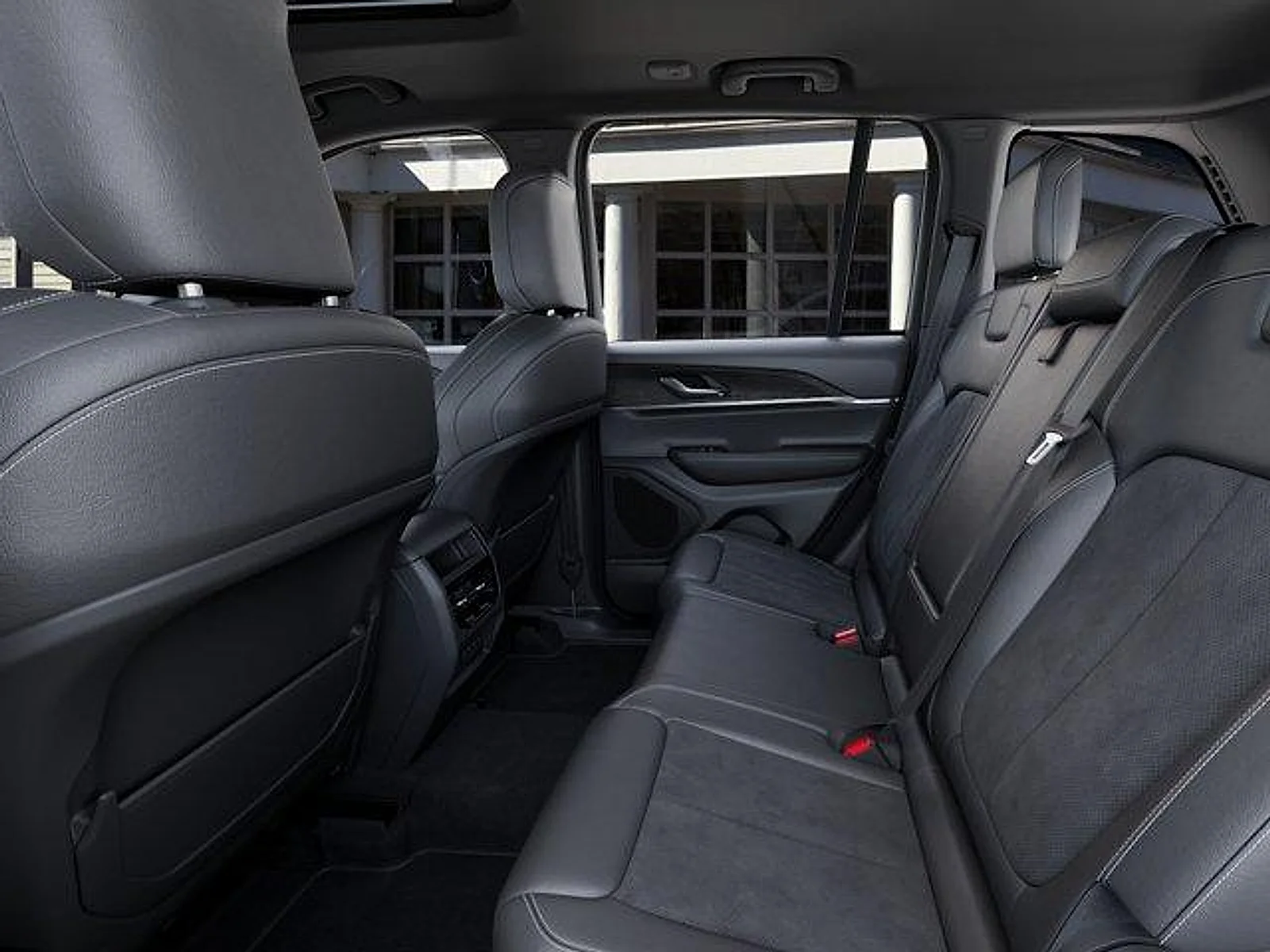 New 2026 Diamond Black Crystal Pearl-Coat Exterior Paint Jeep Altitude 4x4 image 23