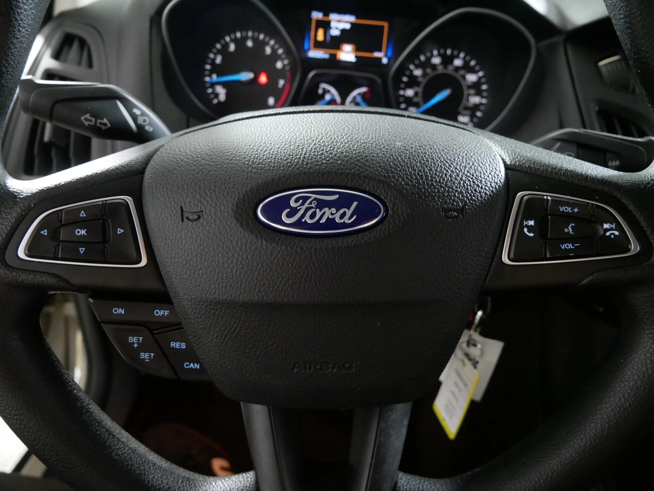 Used 2017 White Gold Metallic Ford SE image 25