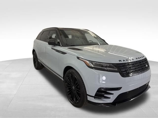 New 2026 Arroios Grey Land Rover Dynamic SE image 3