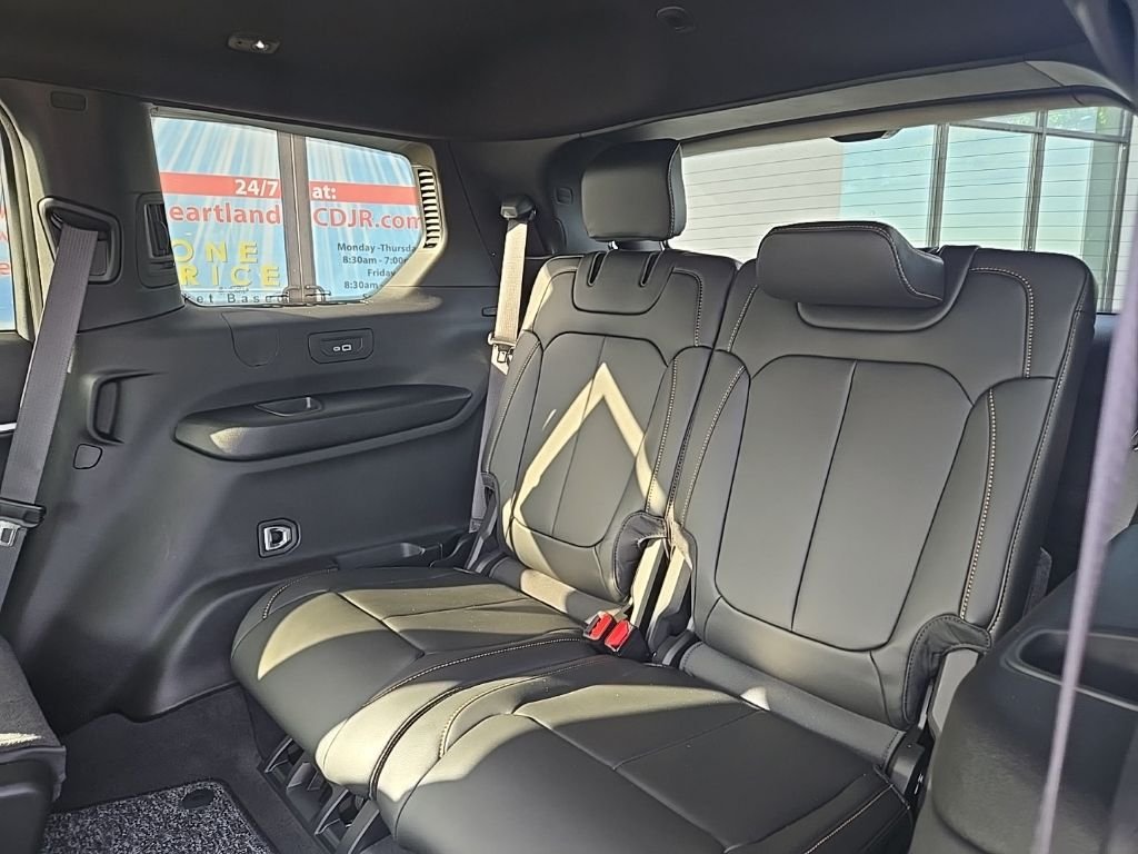 New 2026 Silver Zynith Exterior Paint Jeep  image 100