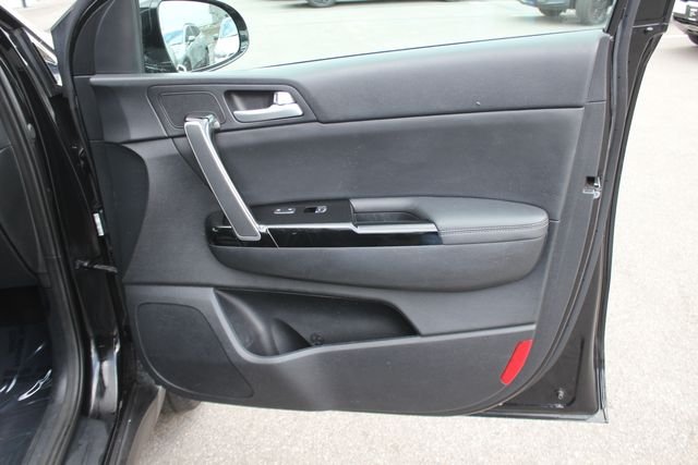 Used 2022 Red Kia EX image 31