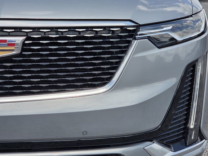 Used 2025 Silver Metallic CADILLAC FWD 4DR LUXURY image 10