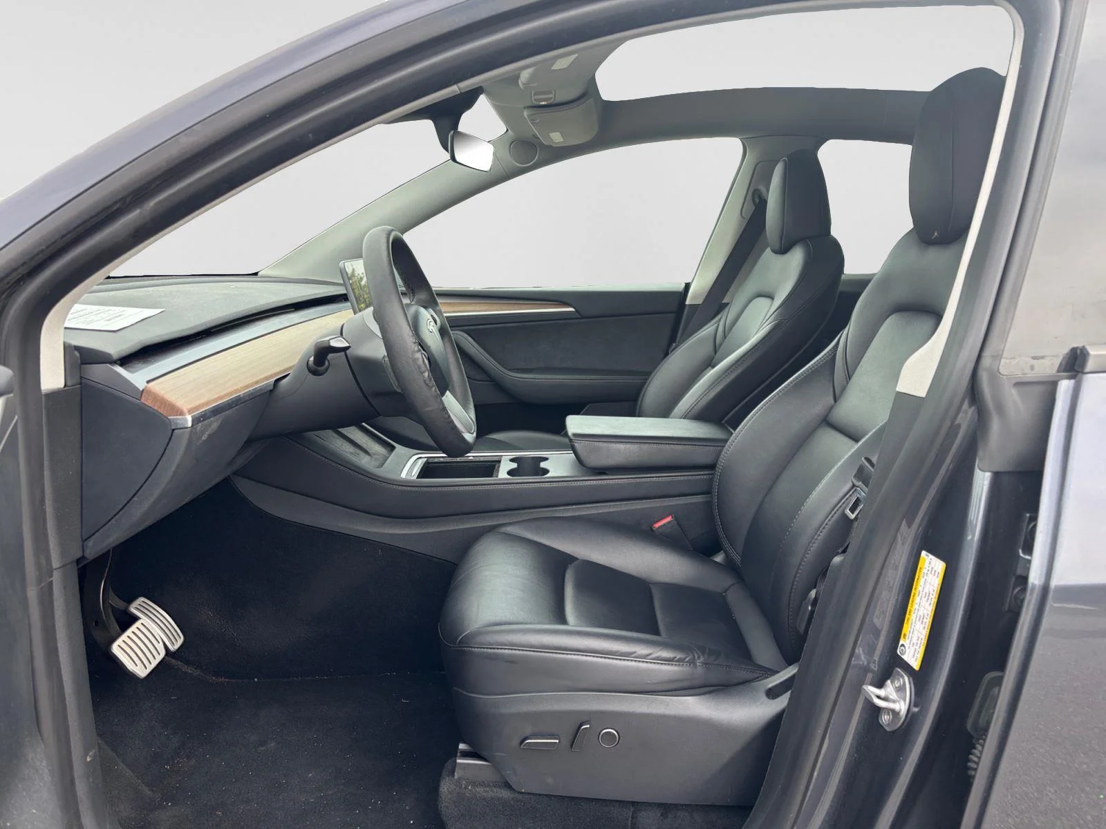Used 2023  Tesla Performance image 10